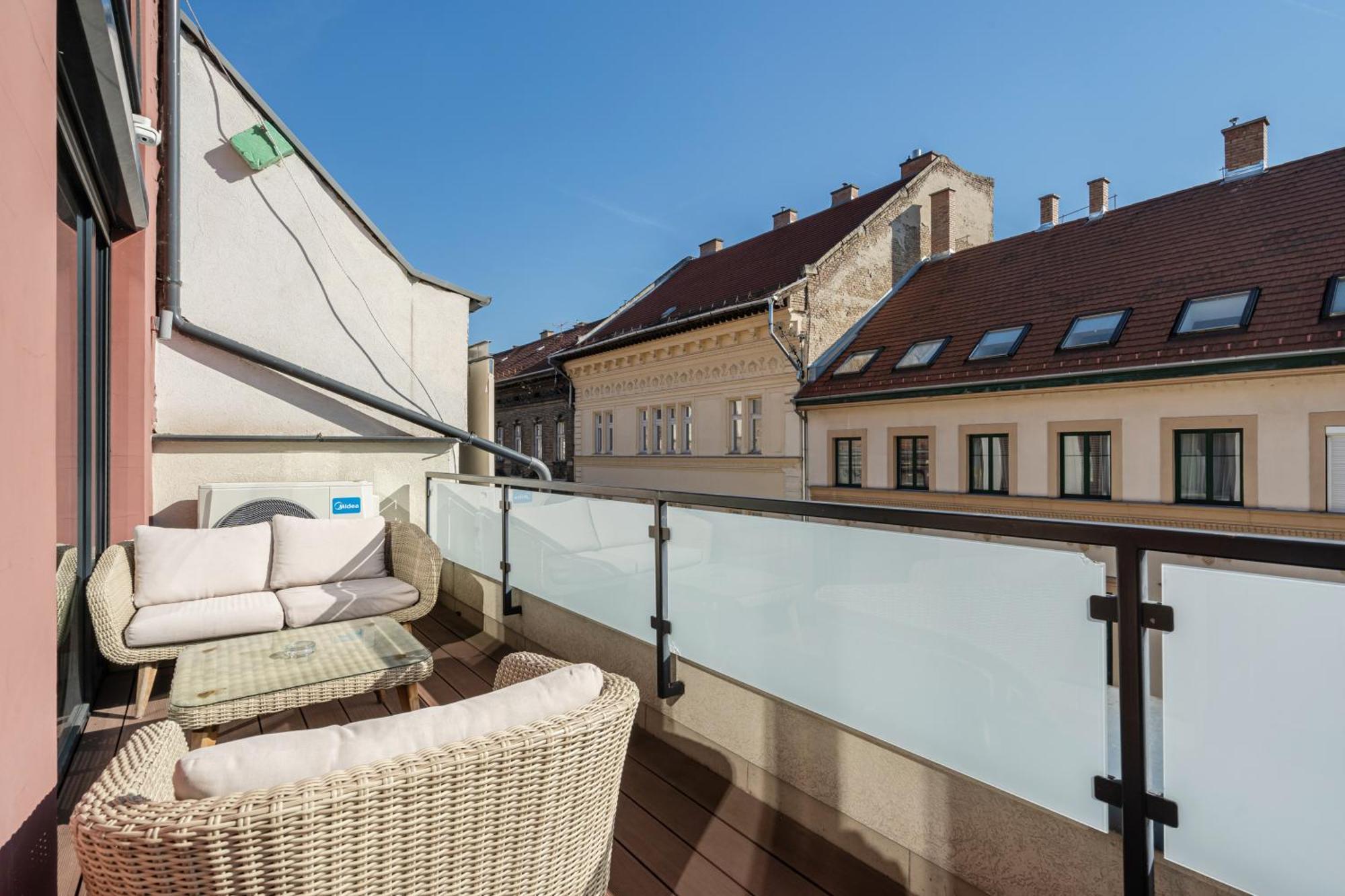 Kiraly 44 Luxury Apartment With Free Parking Будапеща Екстериор снимка