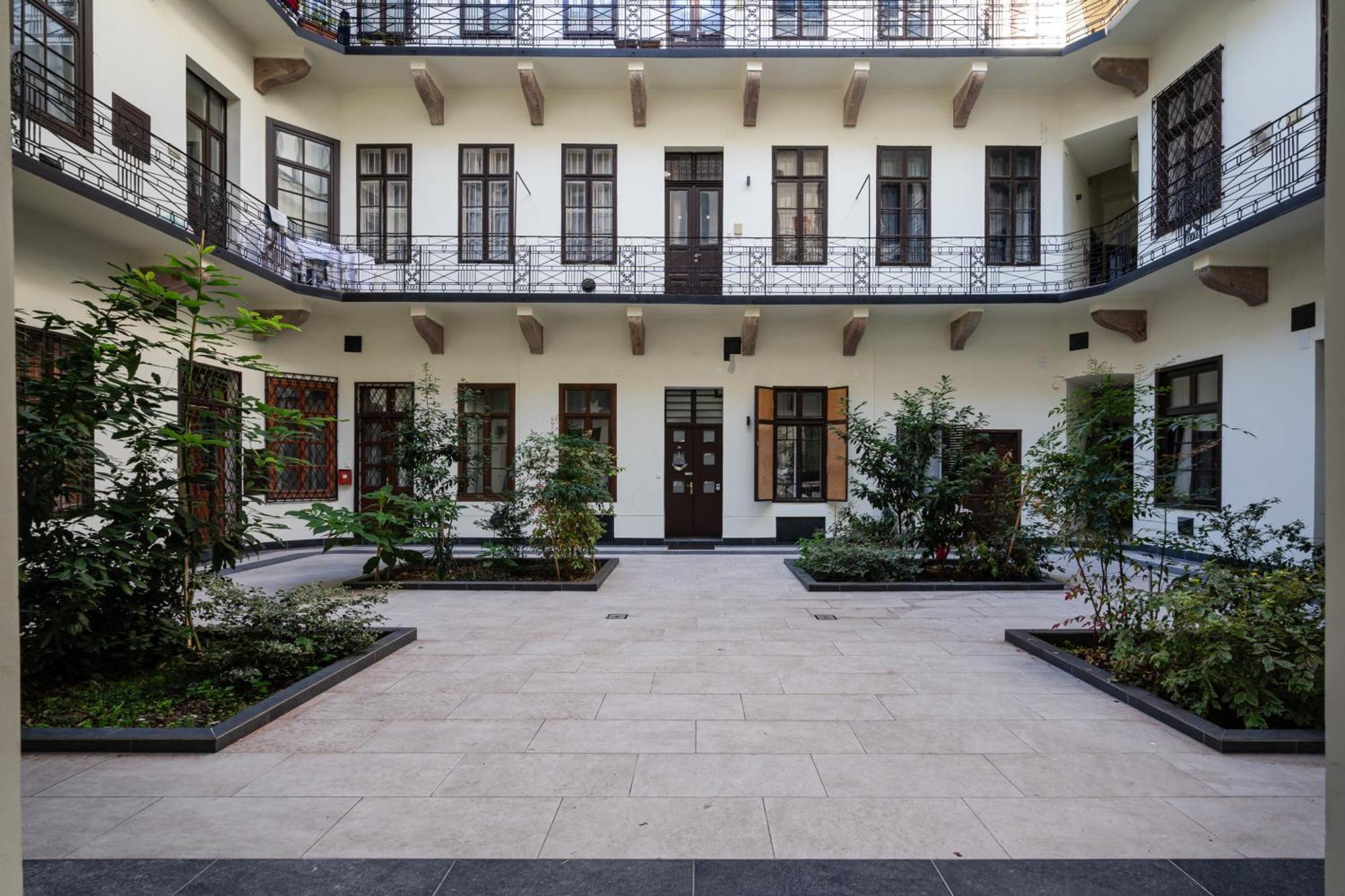 Kiraly 44 Luxury Apartment With Free Parking Будапеща Екстериор снимка